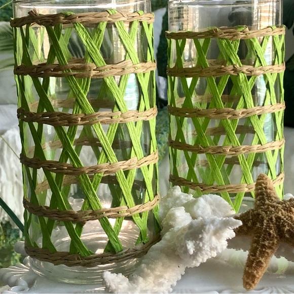 New! Glass Hurricane Vase With Limon Green & Natural Rattan - Picture 3 of 6
